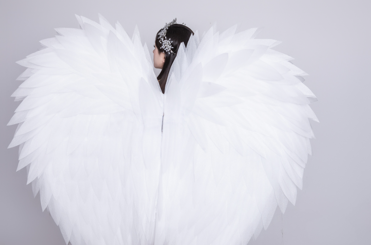 Heart - shaped white foam cotton photoshoot angel wings, unlocking a new fairy - like and beautiful style
