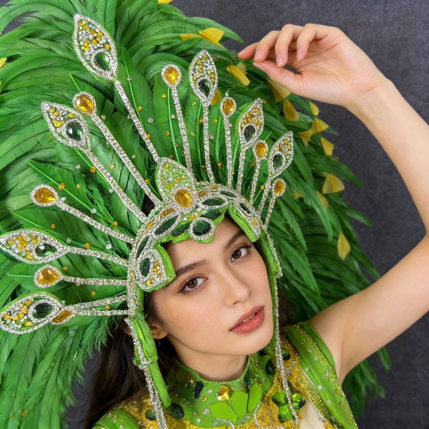 Women's Samba Carnival Costume, Brazilian Dance Outfit with Green Sequin Feather Headdress, Glamorous Stage Performance Wear