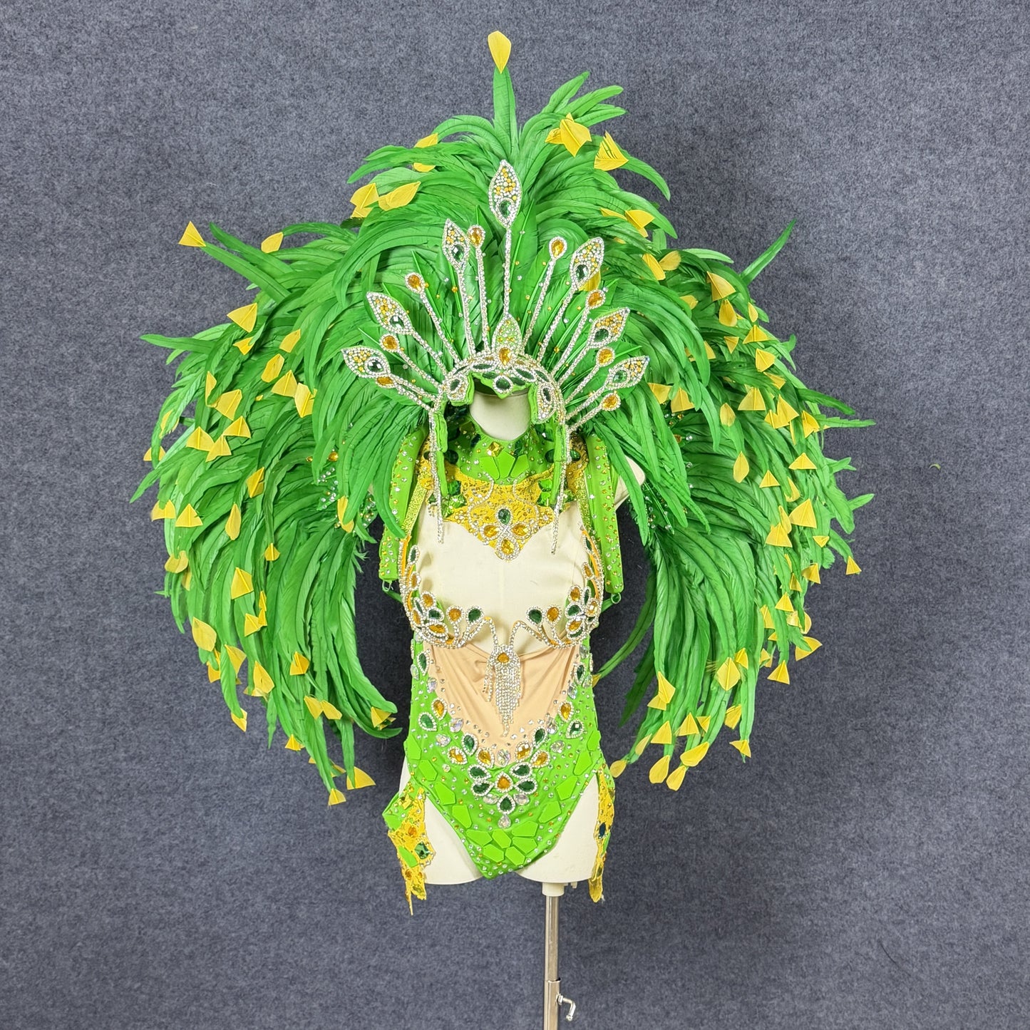 Women's Samba Carnival Costume, Brazilian Dance Outfit with Green Sequin Feather Headdress, Glamorous Stage Performance Wear