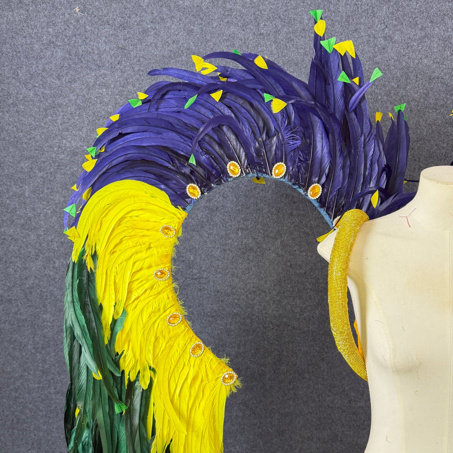 Custom Contrast Color Rooster Tail Wings, Performance Props for Opening Dance, Amusement Park Parades & Carnival Shows