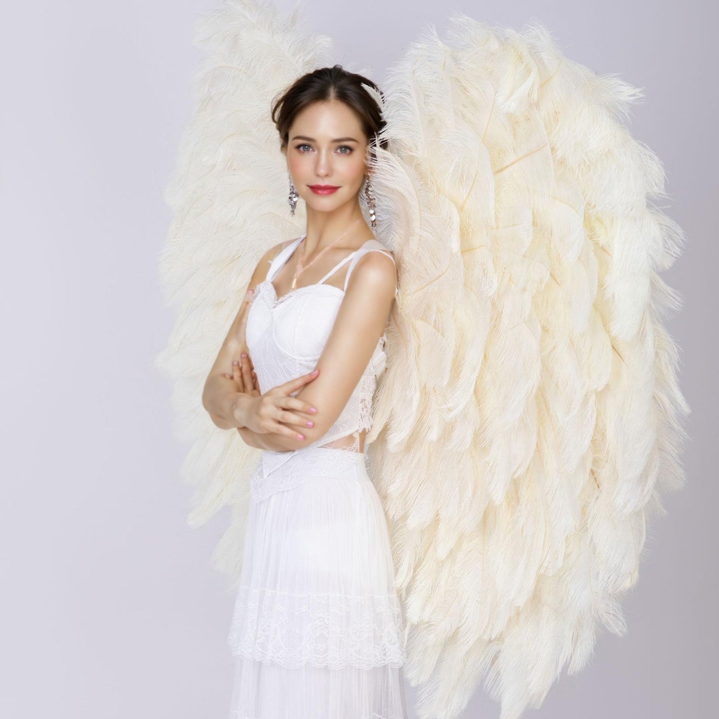 Angel wings made of off - white ostrich feathers. They can fully enhance the atmosphere for photoshoots and fashion shows.