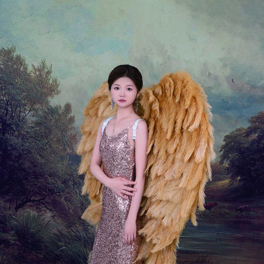 Yellow high-quality ostrich feather angel wings. They are role-playing prop costumes used for modeling shows and wedding photography.